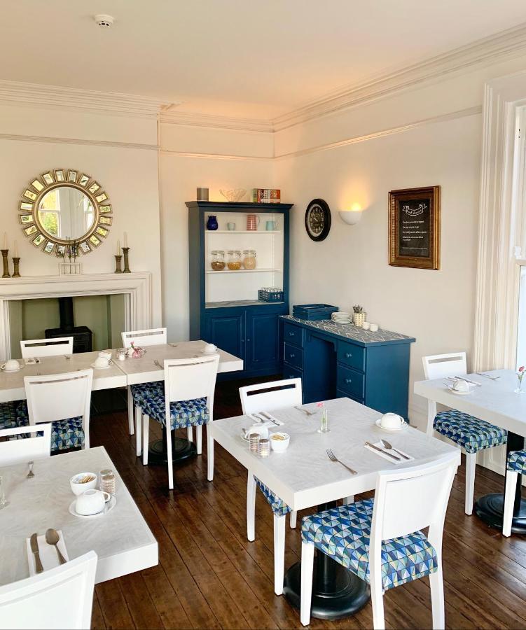 Derrin Guest House Ларн Екстериор снимка