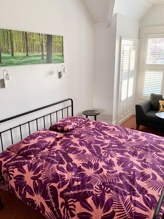 Derrin Guest House Ларн Екстериор снимка
