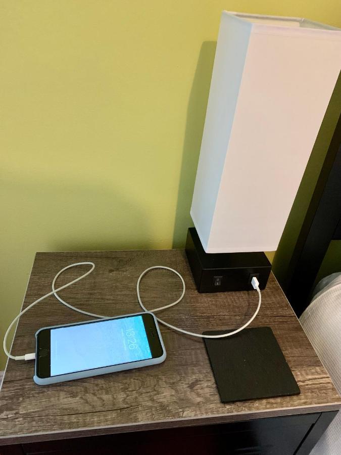 Derrin Guest House Ларн Екстериор снимка