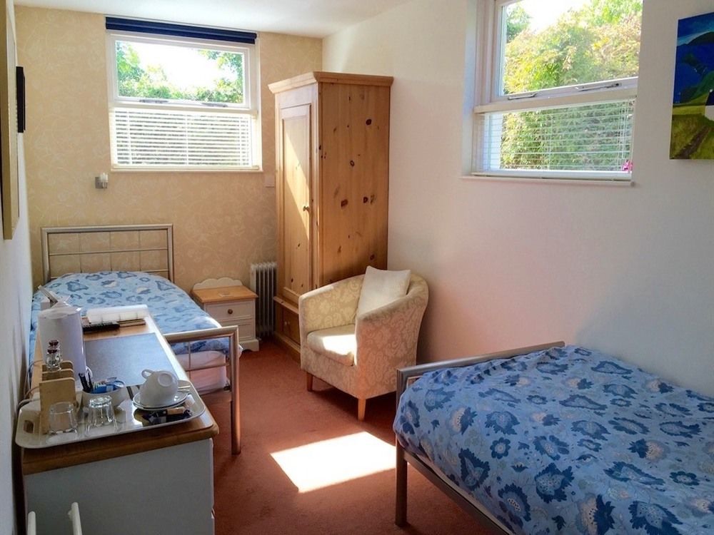 Derrin Guest House Ларн Екстериор снимка