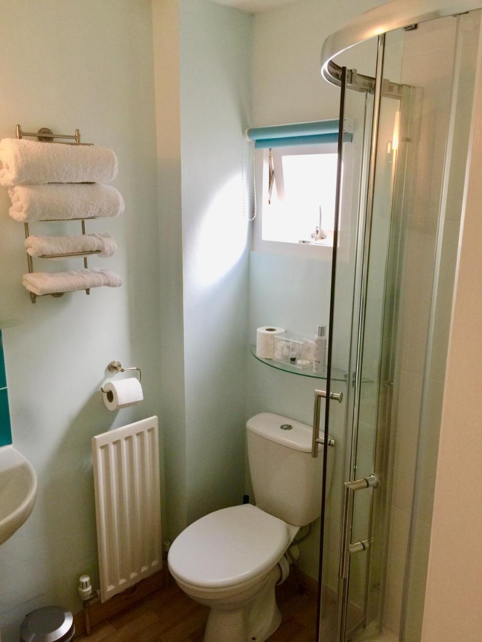 Derrin Guest House Ларн Екстериор снимка